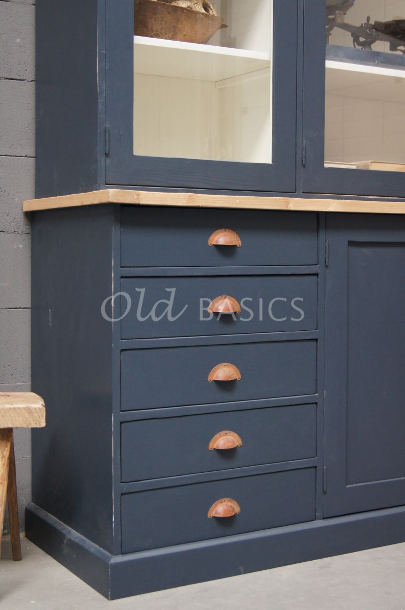 Detail van Vitrinekast Rustique, 3 deuren, RAL5008, blauw, materiaal hout